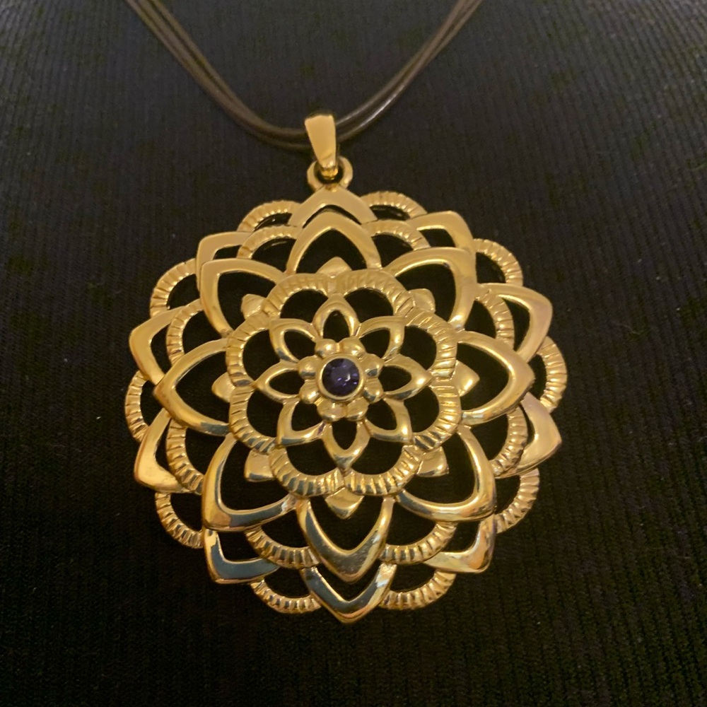 Joan Rivers 16”necklace with 2” gold tone circular pendant